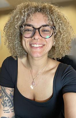 Headshot of Financial Coach Lecy