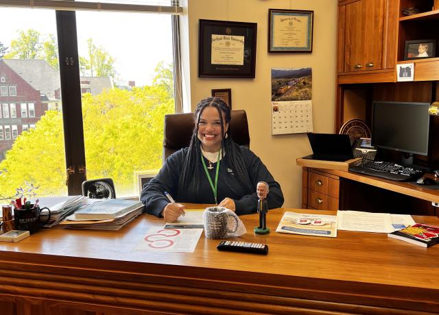 Image of Kierra Wing, former ASPSU President at state legislature