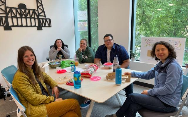 Group of PSU staff and students eating lunch.