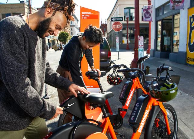 Students unlocking BIKETOWN bikes 