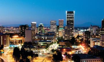 The cityscape of Portland, OR at dusk