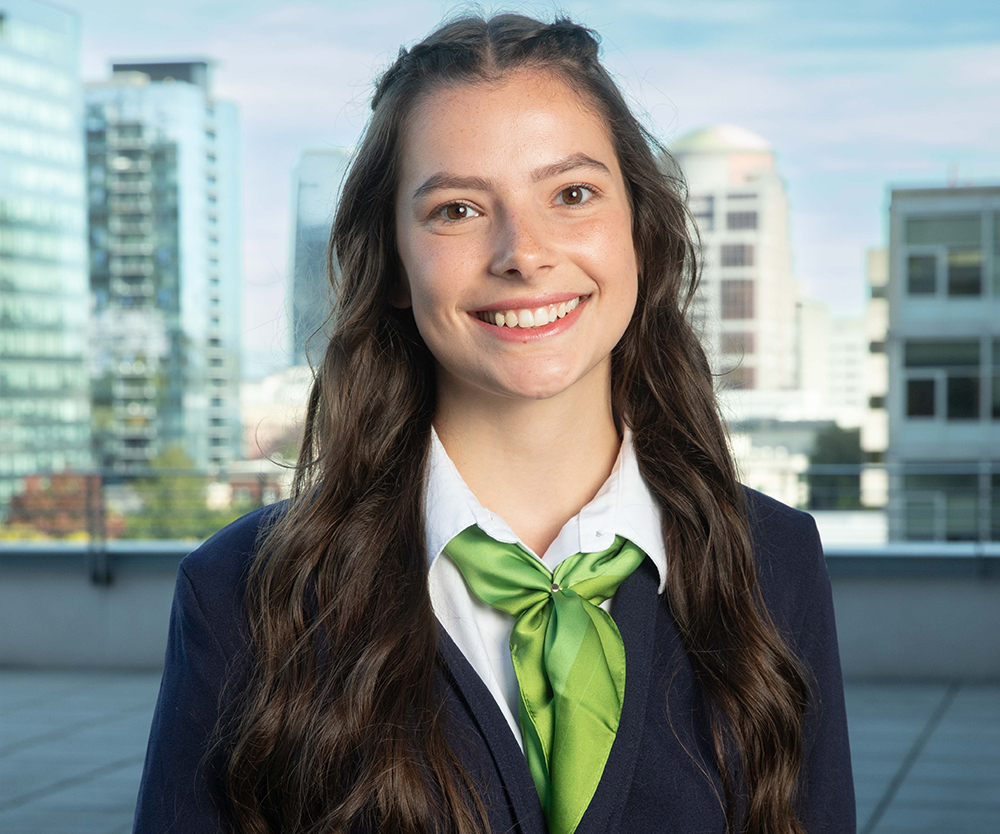 Mia STAMB headshot