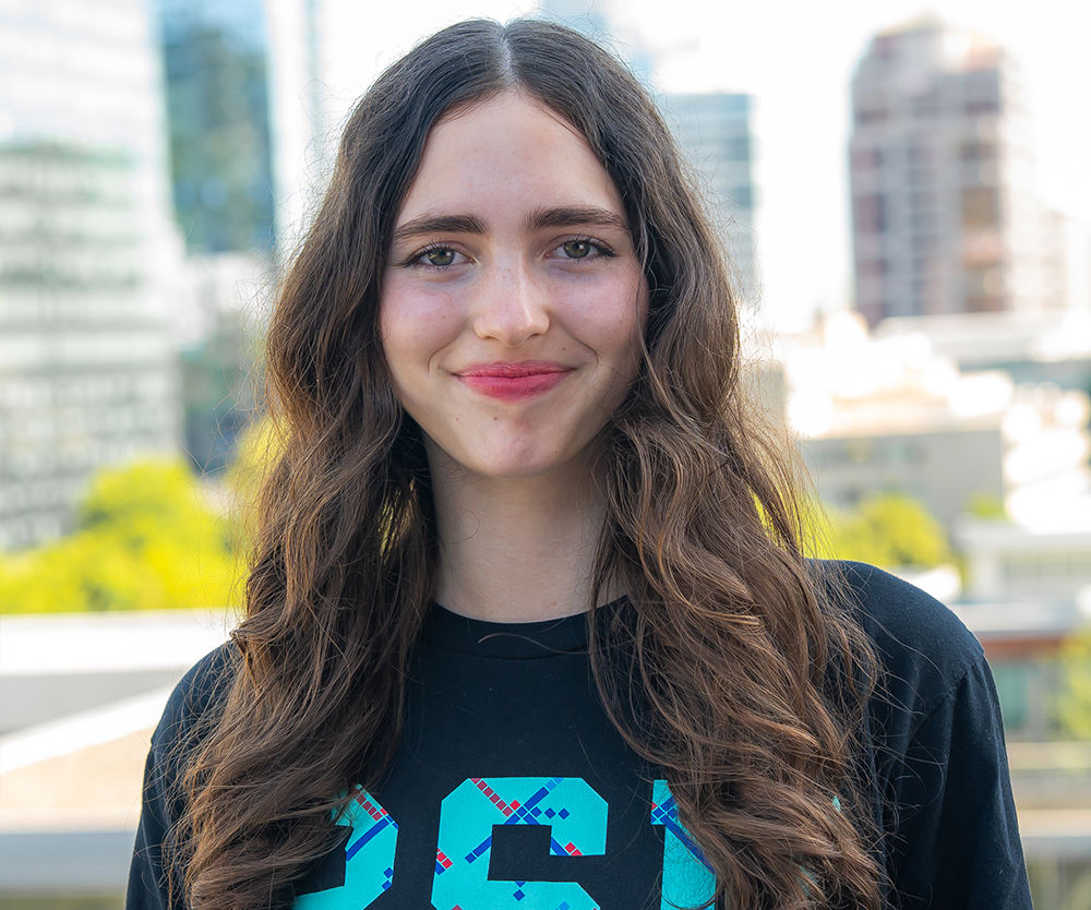 Carys Dhynes headshot